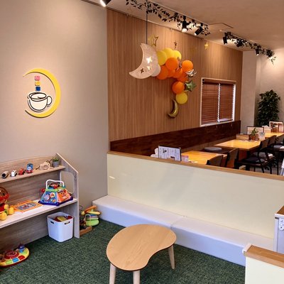 キッズスペースのあるカフェの店内